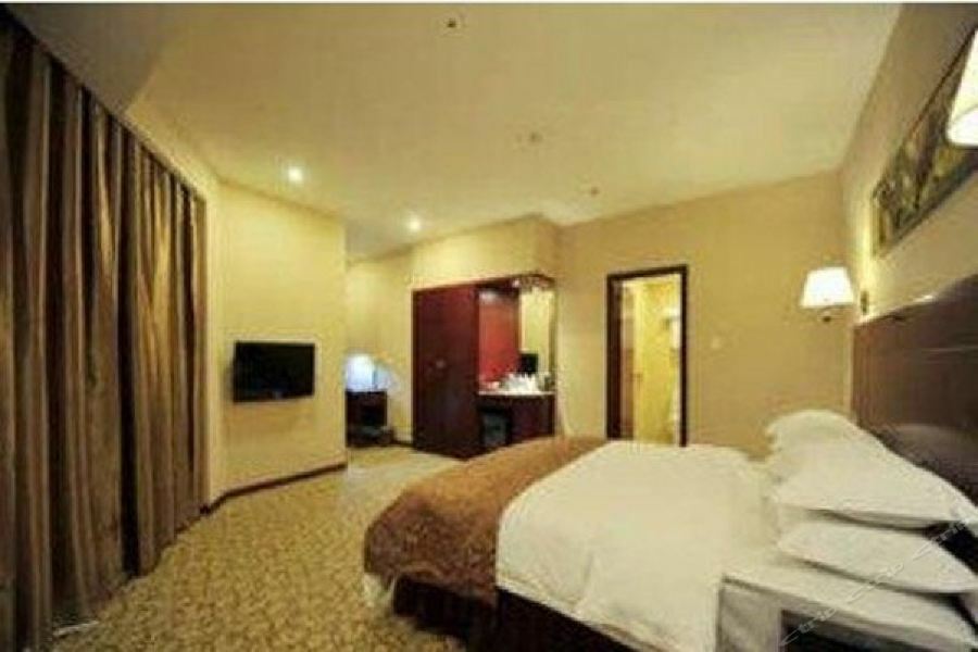 Chonpines Hotel Anshun Exterior photo